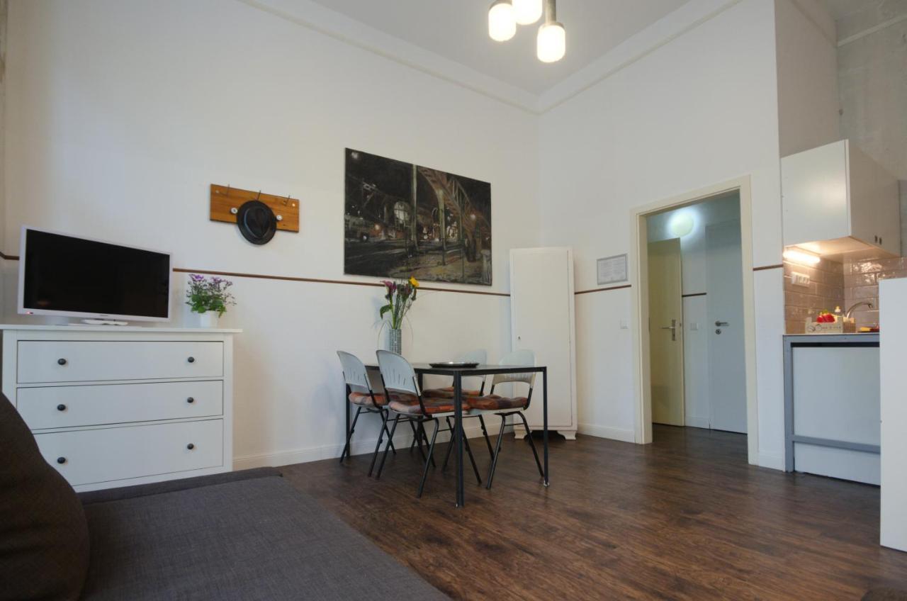Altbauwohnung Mit 3 Baedern เบอร์ลิน ภายนอก รูปภาพ